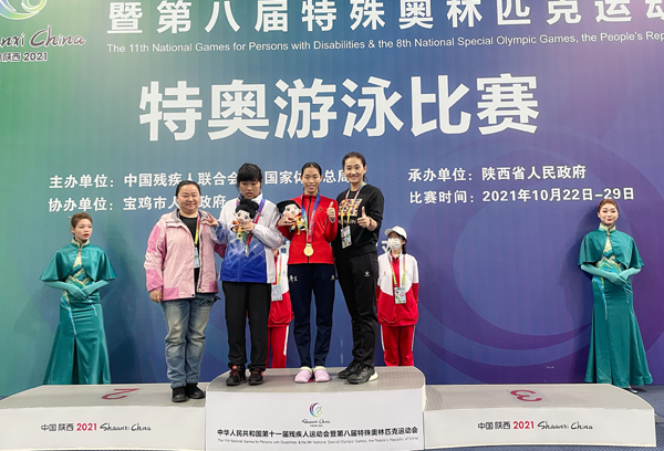 福晓获得22-29岁女子组200米.jpg